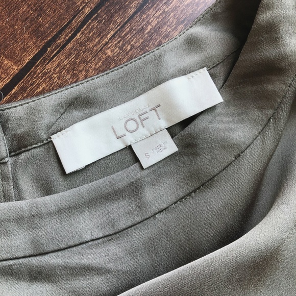 LOFT • Button Back Blouse in Olive Green - Picture 6 of 8